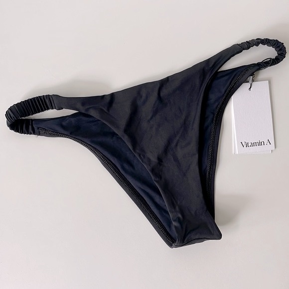 NWT Vitamin A ZURI black swim bottom classic fit scrunch lift sides new with tag - Picture 9 of 10